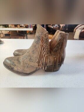 CIRCLE G Brown Studded Fringe Booties Size 10